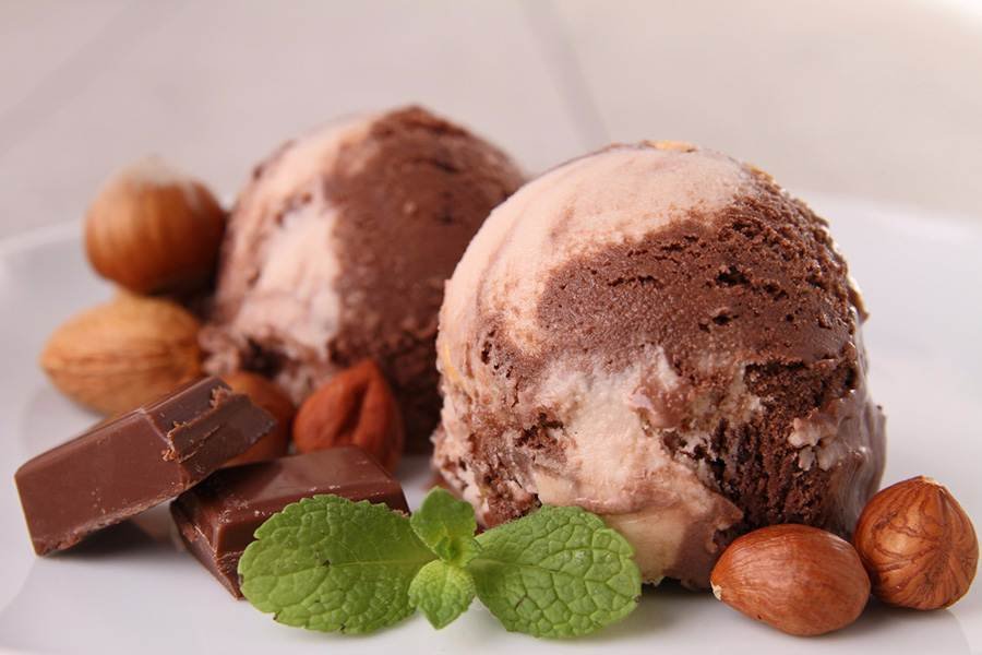 O sorvete de creme de avelã é muito saboroso mesmo no frio