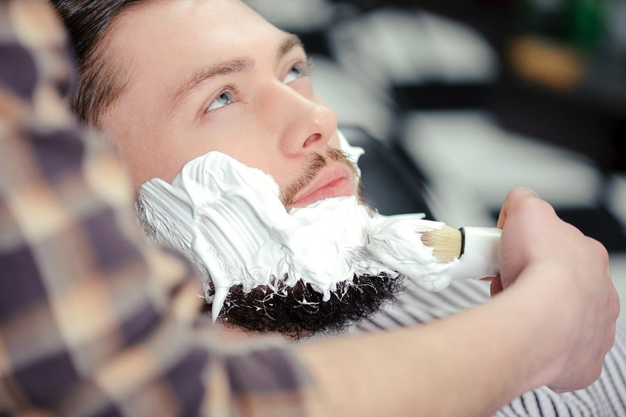 Um creme pré-barba é uma excelente opção para aqueles que querem deixar a barba macia e bem cuidada