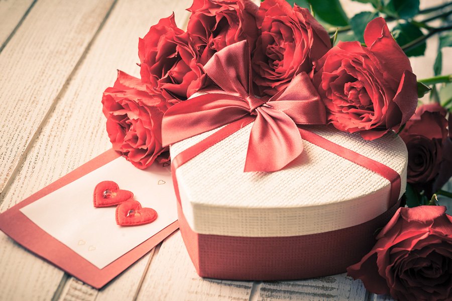 Dê presentes para o casal e não para o noivo ou a noiva especificamente