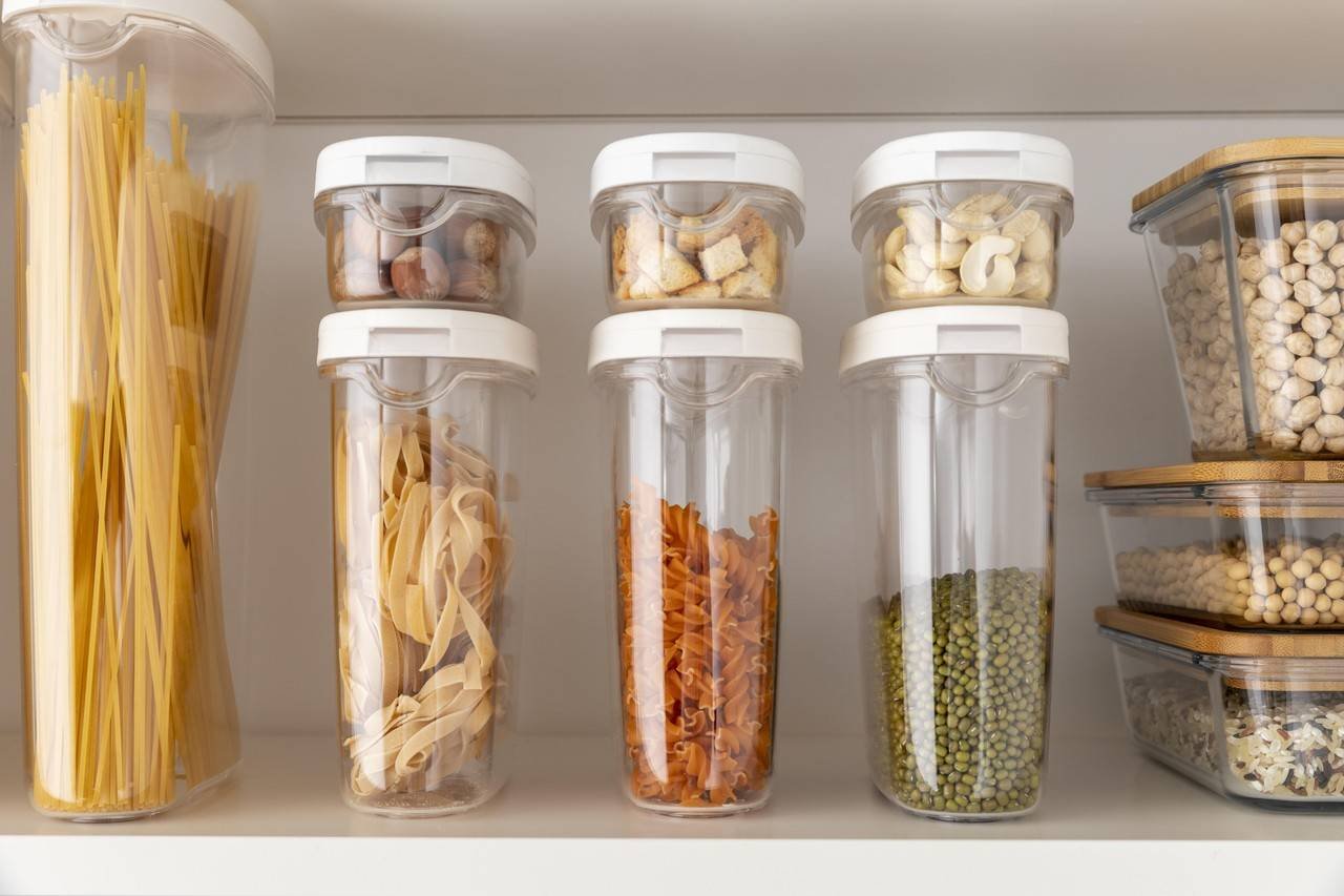 food containers shelves arrangement