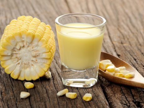 Saudável e saboroso, o suco de milho verde é indispensável em qualquer festa junina
