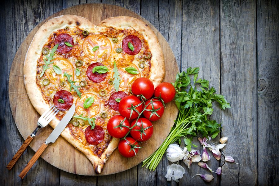 Você também é daqueles que não dispensa uma boa pizza? Então aproveite que hoje é sexta e comemore o Dia da Pizza com delicias caseiras.