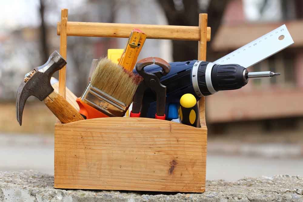 Ter uma boa caixa de ferramentas em mãos pode resolver muitas situações que precisam de conserto na sua casa.