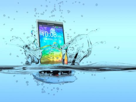 Saiba os cuidados que você deve tomar com seu smartphone em relação à água
