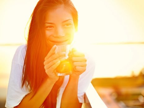 Quer perder alguns quilos para aproveitar o verão em forma? Então confira a receita de chá que pode te ajudar a emagrecer de forma saudável aqui, no Simplifica!