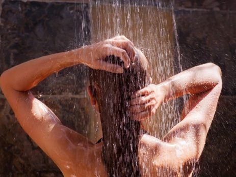 Chuveiros e duchas são os mais usados pelos brasileiros quando o assunto é banho, mas qual a diferença entre os dois?