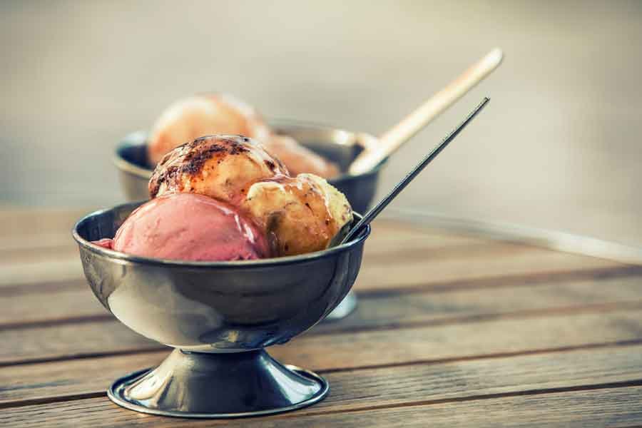 Sorvete é uma das sobremesas favoritas dos brasileiros. Gelado e delicioso, é ideal para dias quentes ou frios. Quer saber como fazer sorvete em casa? Veja: