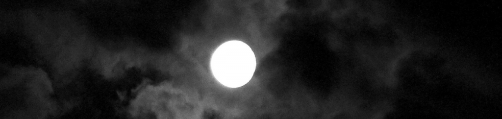 Modelo de Bullets para Simplifica (5) Lua cheia iluminando nuvens escuras