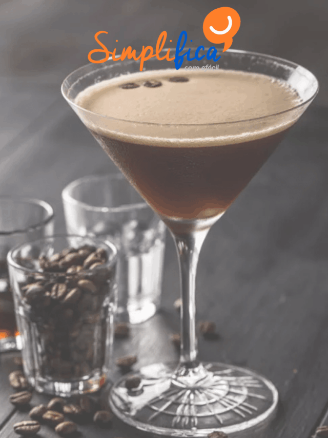 Coquetel espresso martini com grãos de café