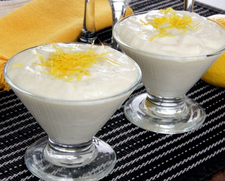 Mousse de chocolate branco com licor limoncello