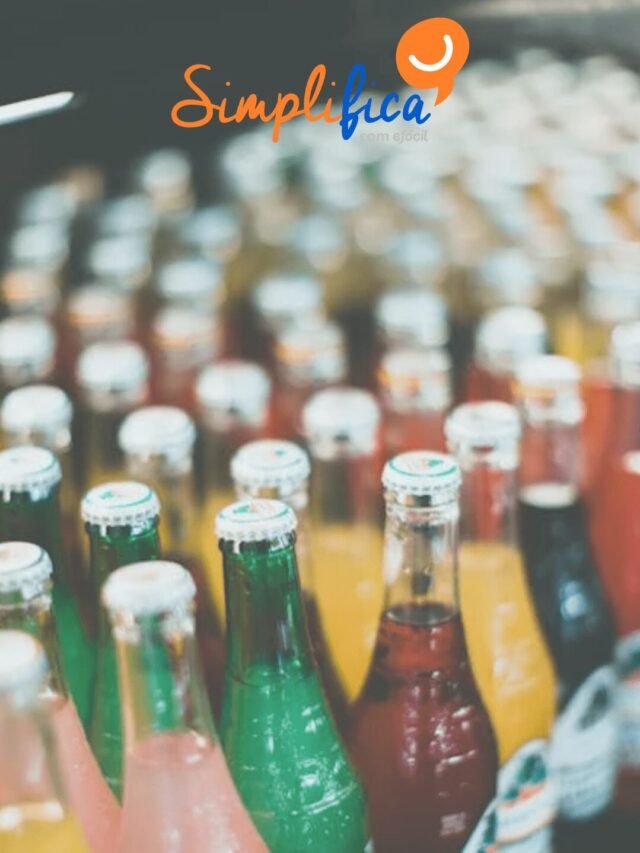Diversas garrafas de refrigerantes coloridos