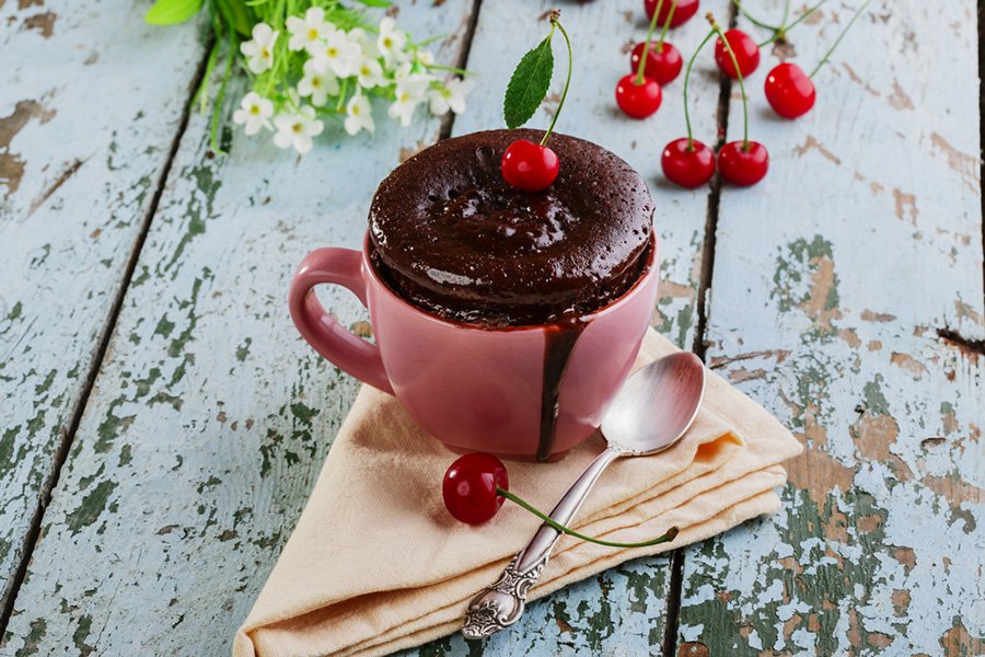 Você também é um apaixonado por bolo de caneca? Fáceis de fazer e cheios de sabor, eles são uma sensação. Confira receitas incríveis!