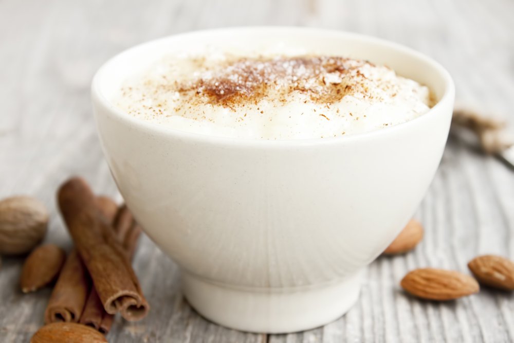 Aproveite o clima frio e faça uma receita de arroz doce quentinha e deliciosa