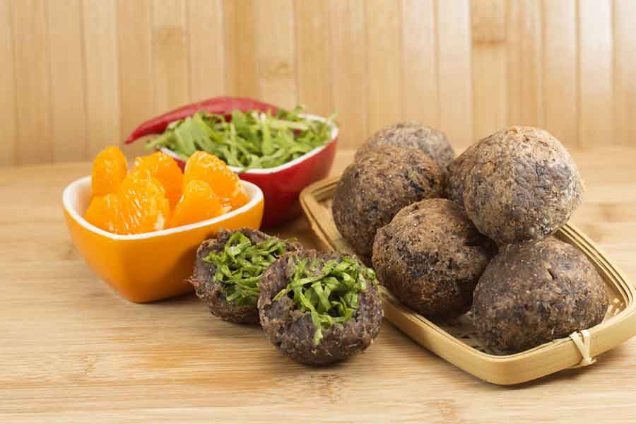Quer aprender a fazer um delicioso bolinho de feijoada? Este aperitivo, ideal para festas e reuniões familiares, é fácil de fazer e muito gostoso.