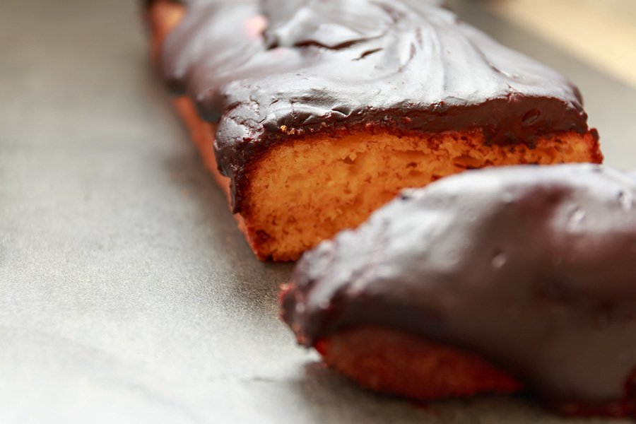 Adora, mas não sabe como fazer um bolo de cenoura caseiro e delicioso? Então vem que a gente Simplifica! a receita pra você.