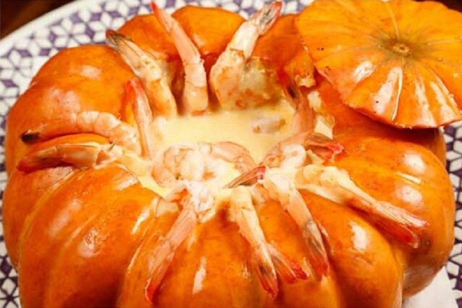 Você também é fã de camarão? Então que tal aprender uma receita tipicamente brasileira do fruto do mar na moranga? Confira aqui no Simplifica!