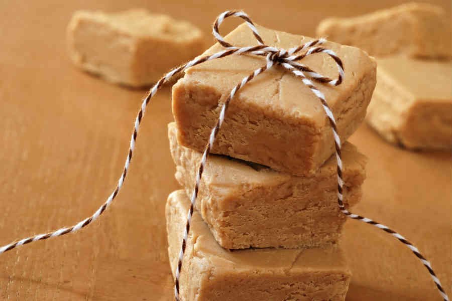 Para aproveitar o clima de festa junina, que tal saber como fazer paçoca em casa? Confira nossa receita completa aqui, no Simplifica!