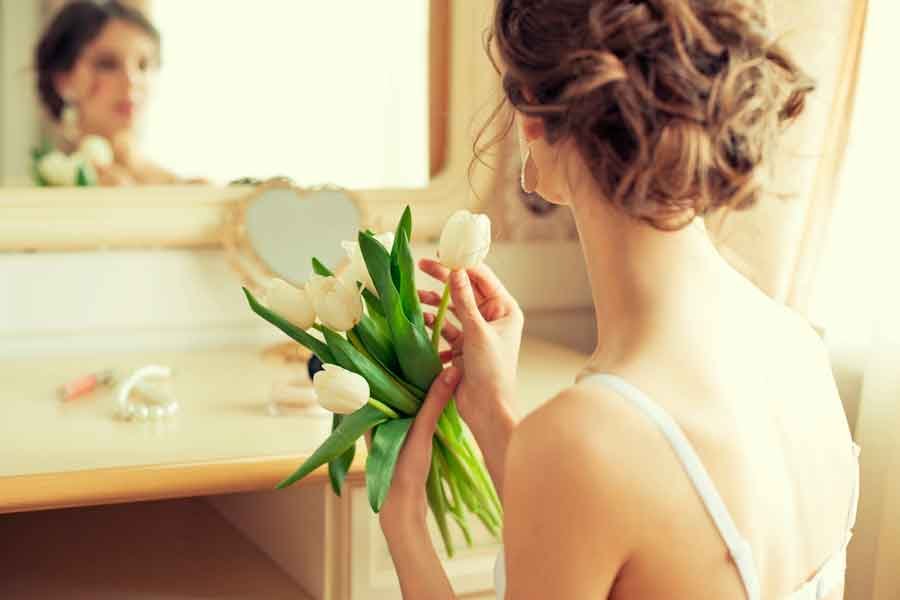 Você sabia que é possível fazer penteados para casamentos em casa? Então confira algumas sugestões e fique linda gastando pouco. Vem que a gente Simplifica!