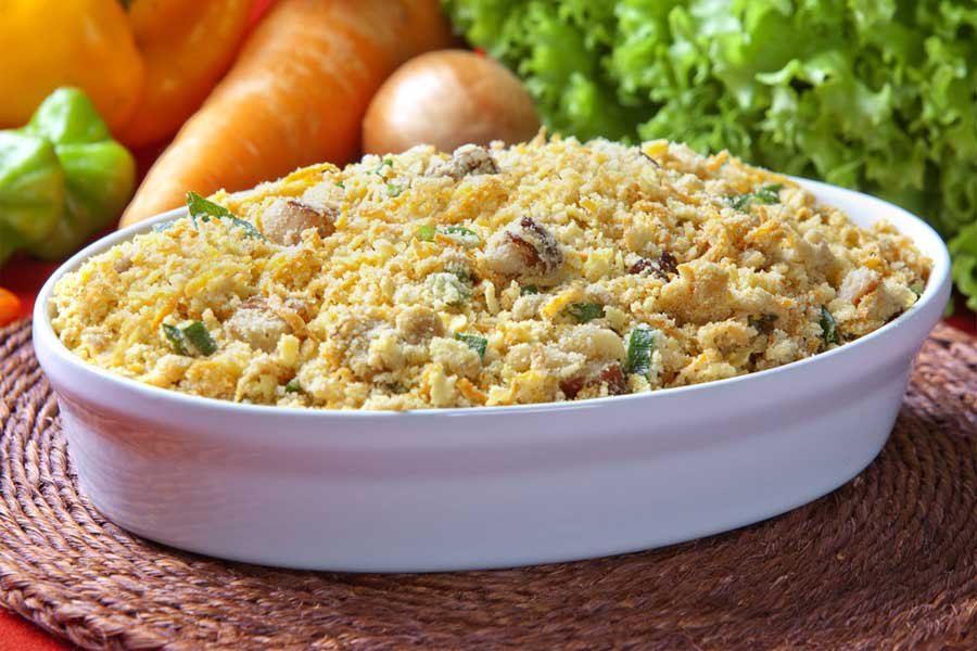 O pinhão é um ingrediente saudável, saboroso e muito nutritivo. Nesta receita, utilizamos toda sua versatilidade em uma saborosa farofa.