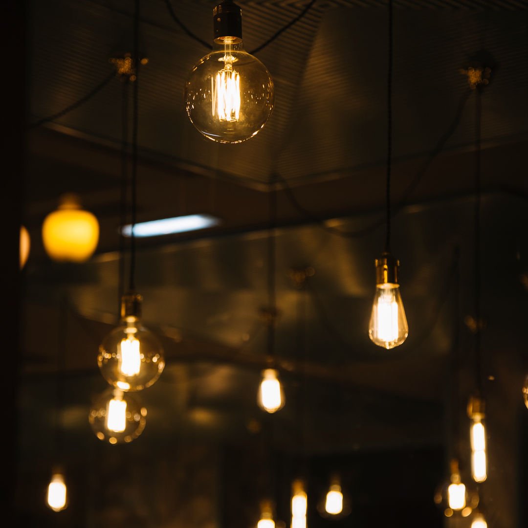 lampadas vintage no cafe