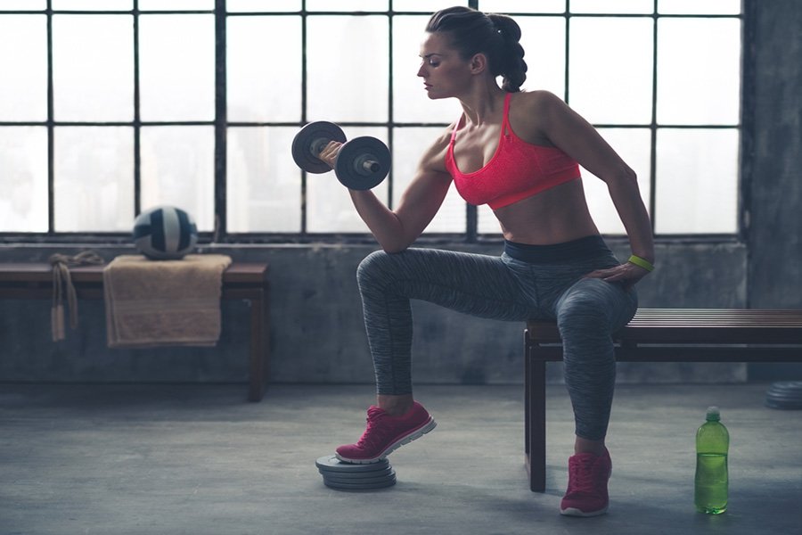 Este exercícios trabalha músculos dos braços e costas