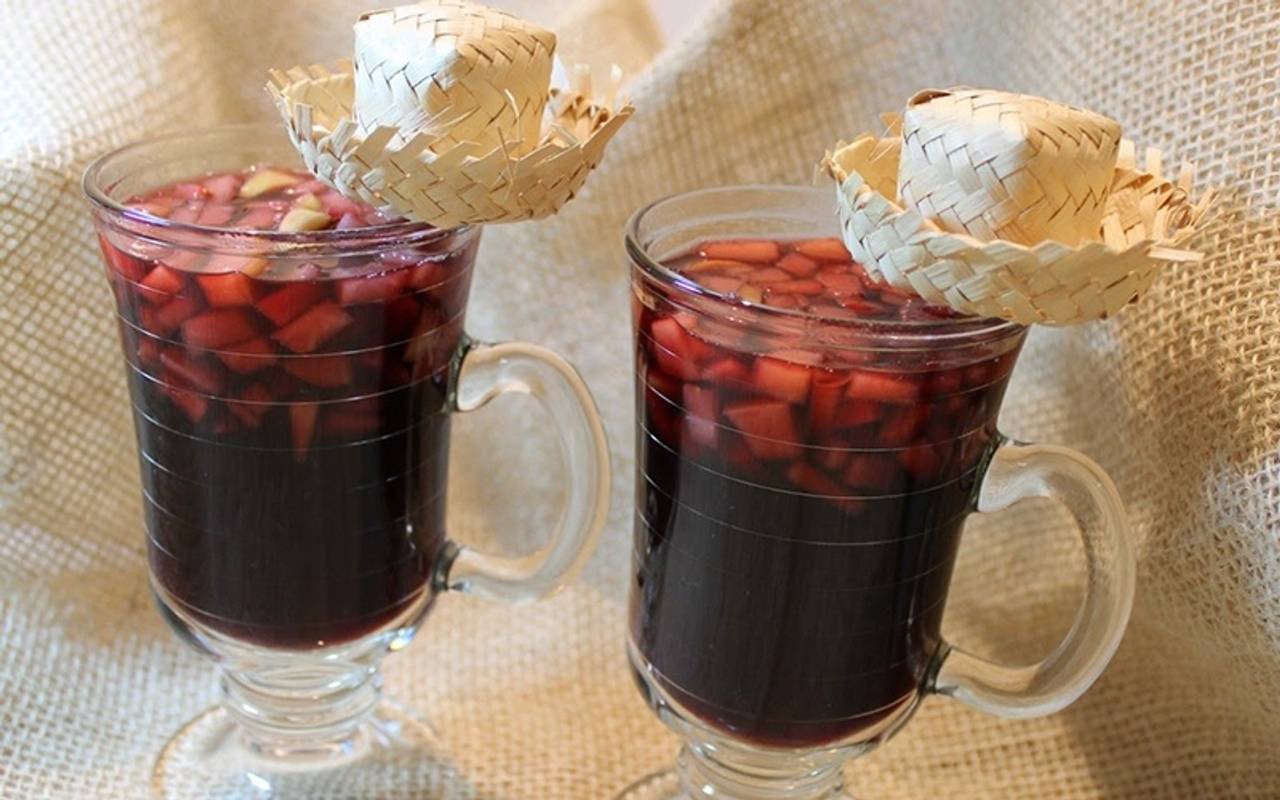 vinho quente (quentão de vinho)