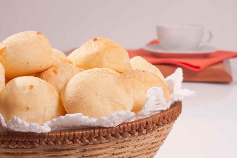 Quer aprender a fazer pão de queijo na Airfryer? Acredite, é muito simples, prático e saboroso. Confira o passo a passo aqui no Simplifica! e faça hoje mesmo
