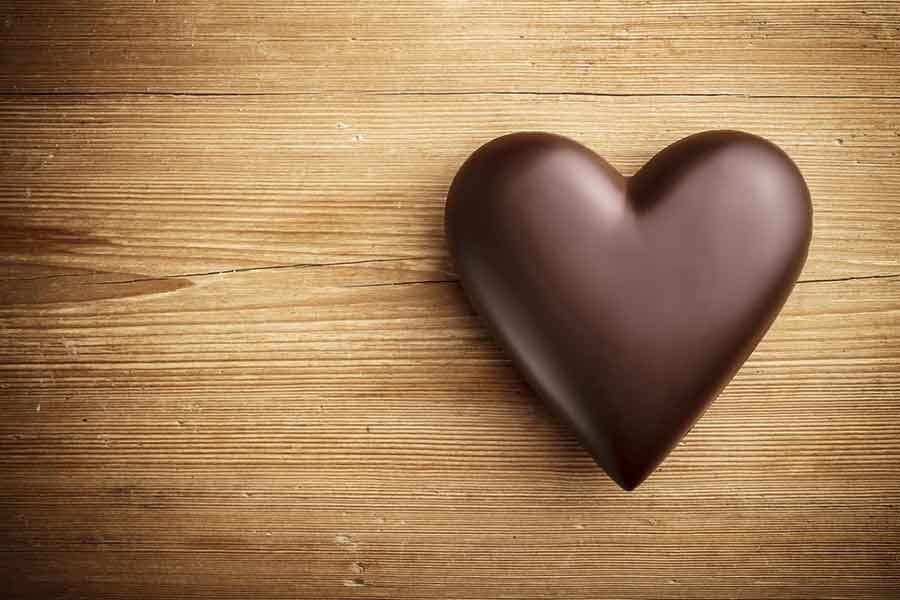 Para comemorar a páscoa de um jeito diferente, que tal preparar algumas receitas com chocolate? Além de economizar com Ovos de Páscoa, você surpreende a família