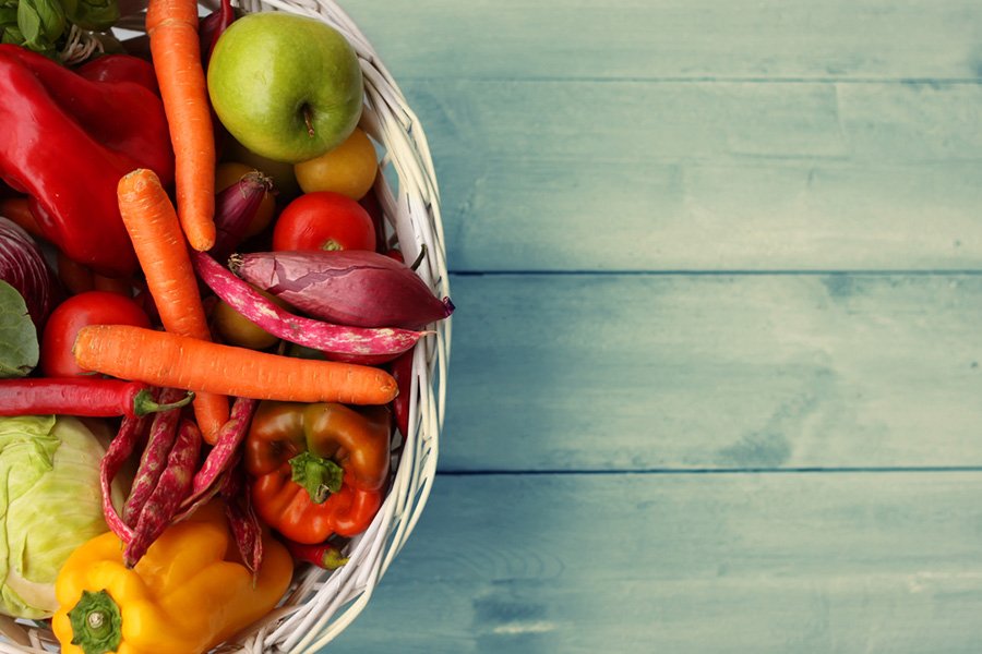 Aprenda aqui algumas receitas para aproveitar tudo o que você pode tirar dos vegetais e frutas. Vem que a gente Simplifica!