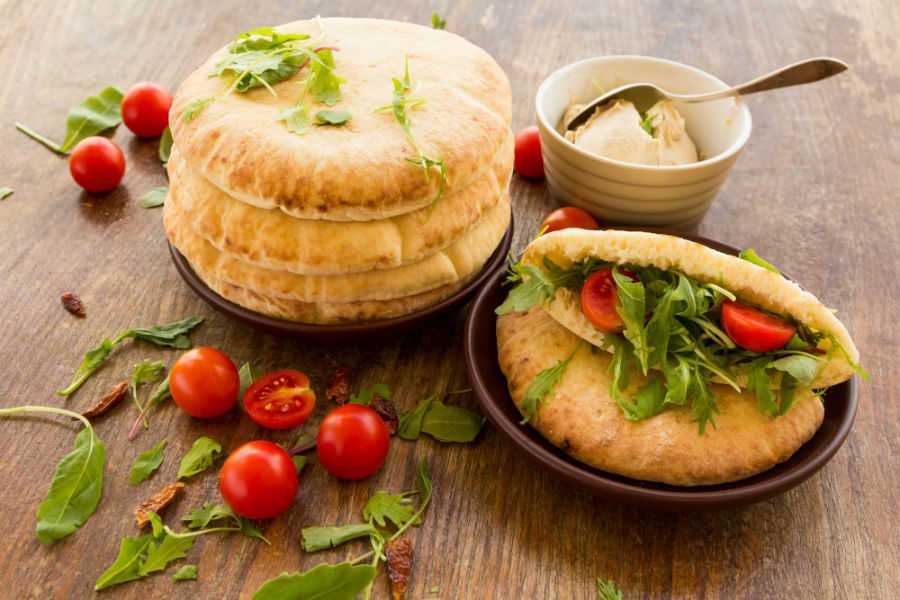 Quer provar um lanche natural diferente e cheio de sabor? Então confira esta receita deliciosa de sanduíche Árabe e aproveite!