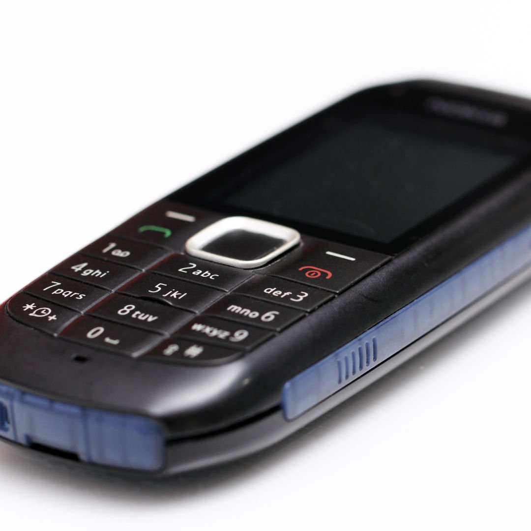 celular eletrônico com teclas