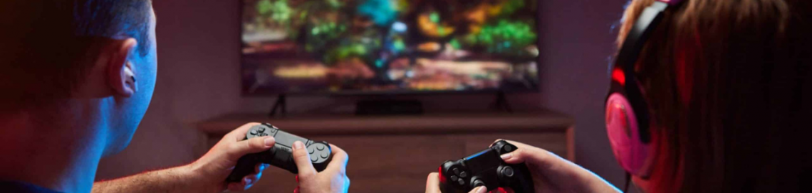 Jogadores se divertindo com videogame em TV